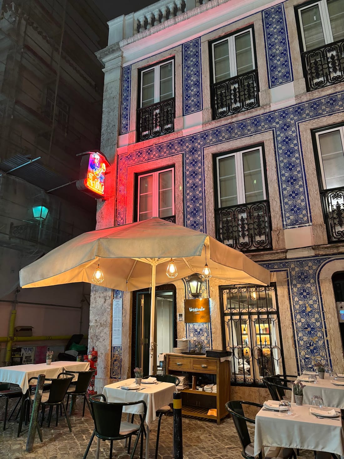 Pizza na Brasa Quinta da Fonte Esplanada exterior de restaurante com fachada revestida de azulejos